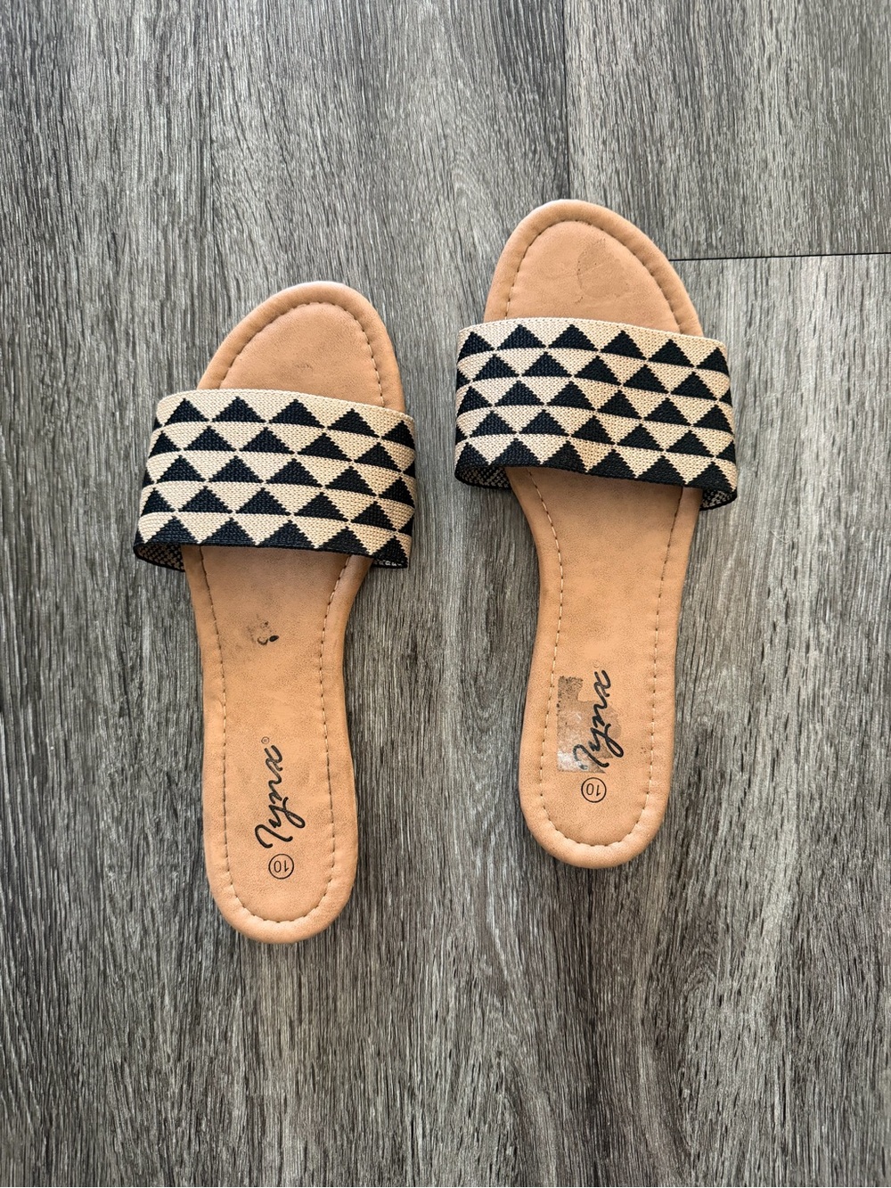 Geometric Slide Sandals in Black & Tan